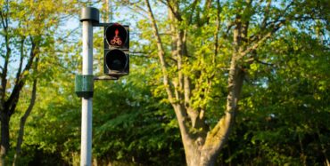 wtargnięcie pieszego na jezdnię analiza sytuacji